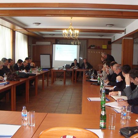 Hotel Damis Пале Екстериор снимка