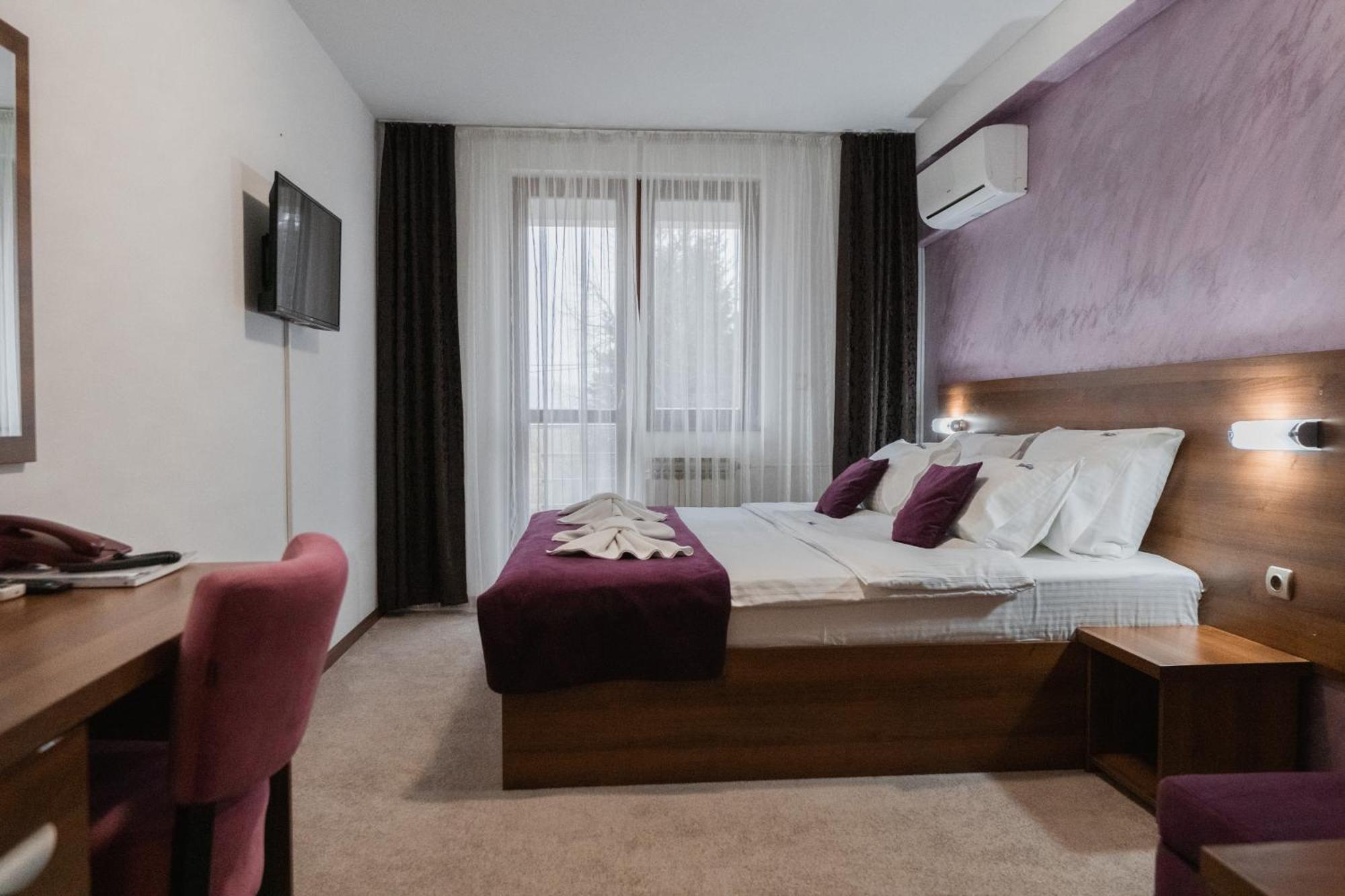 Hotel Damis Пале Екстериор снимка