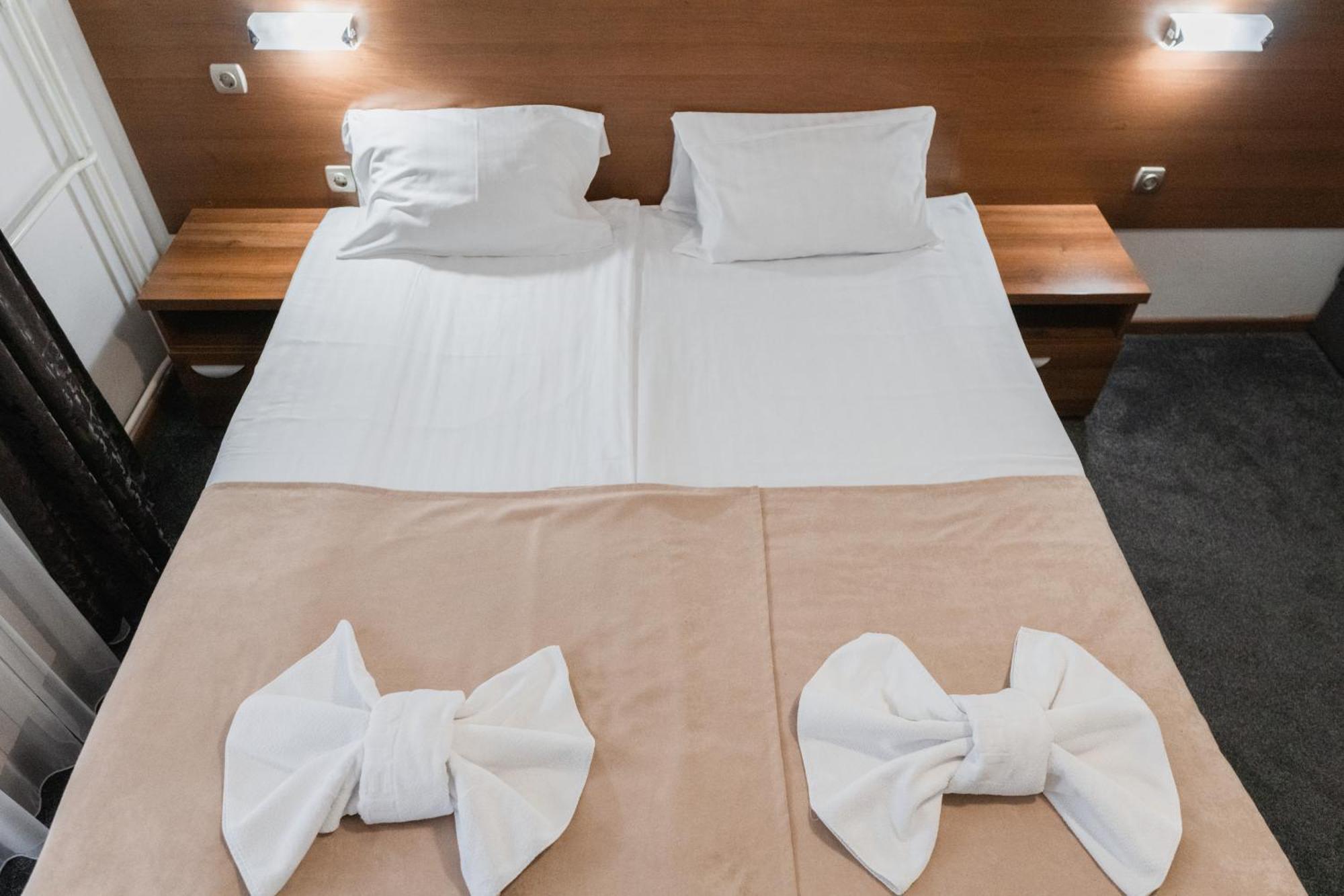 Hotel Damis Пале Екстериор снимка
