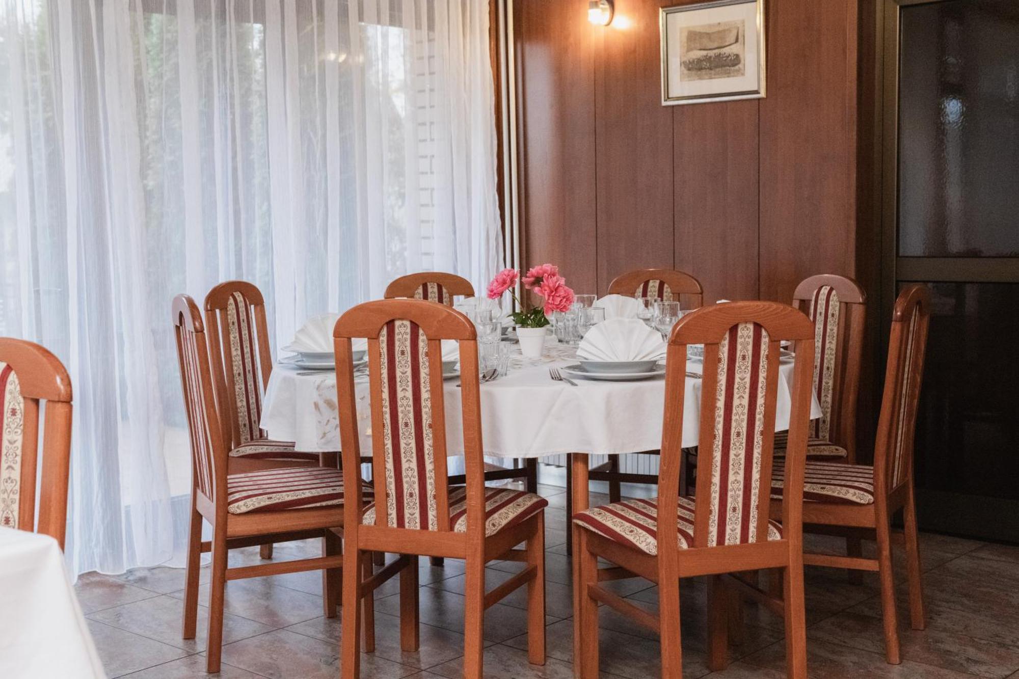 Hotel Damis Пале Екстериор снимка