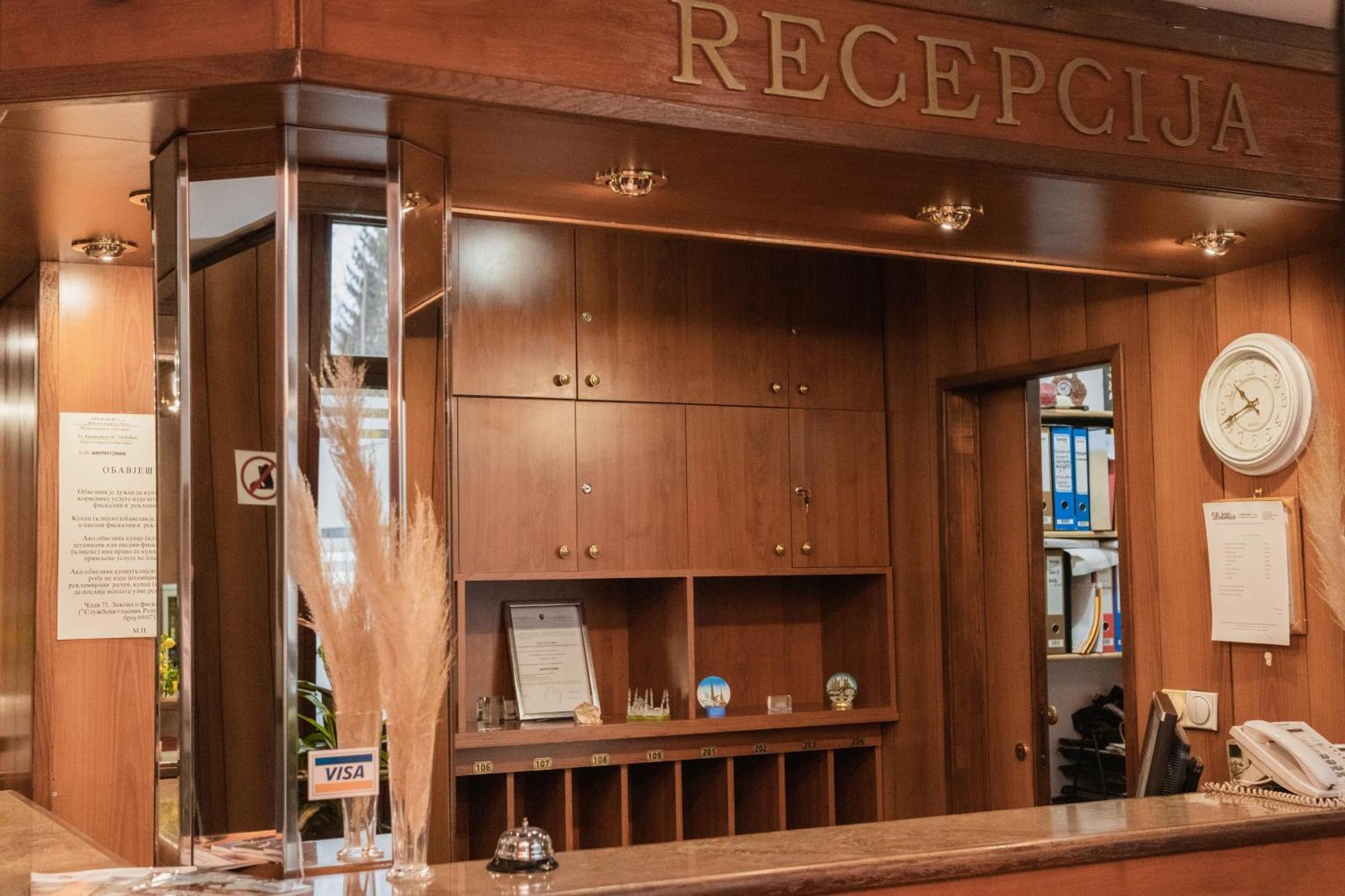 Hotel Damis Пале Екстериор снимка