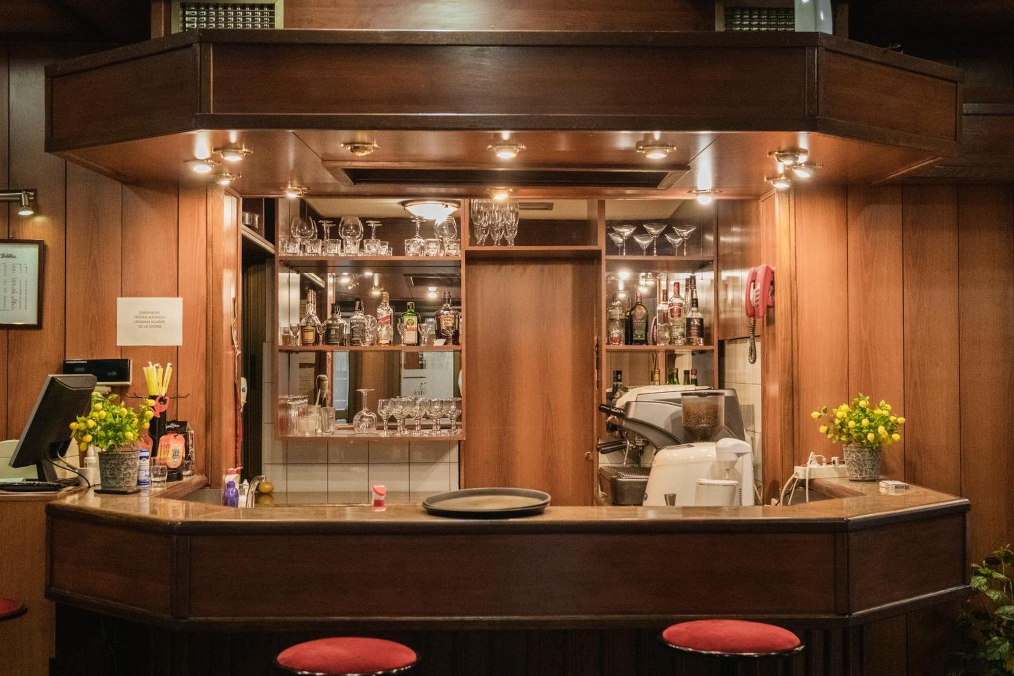 Hotel Damis Пале Екстериор снимка