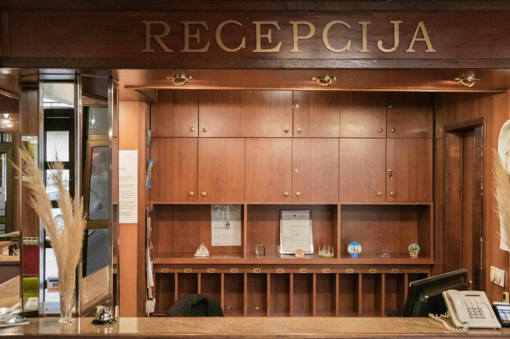 Hotel Damis Пале Екстериор снимка