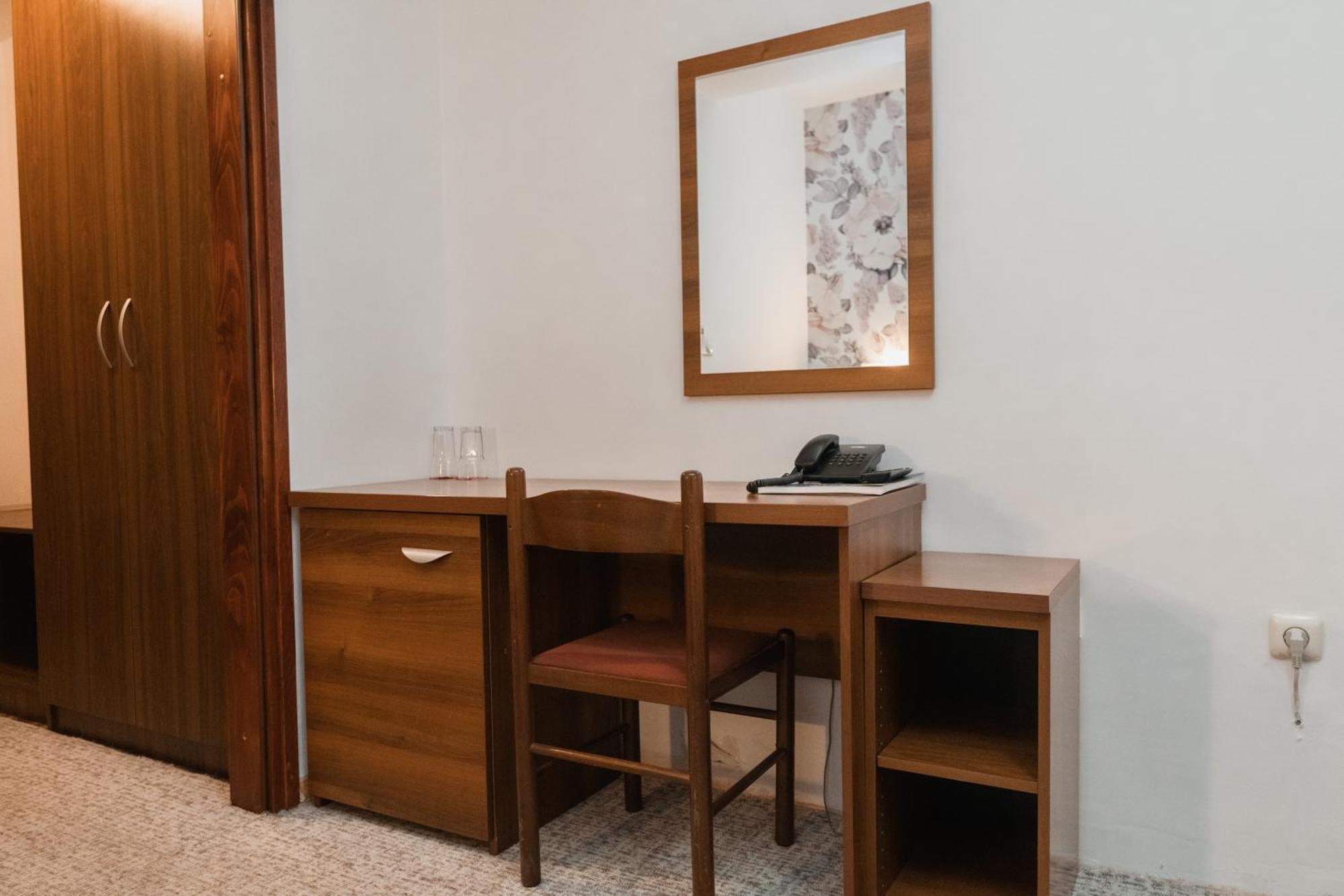 Hotel Damis Пале Екстериор снимка