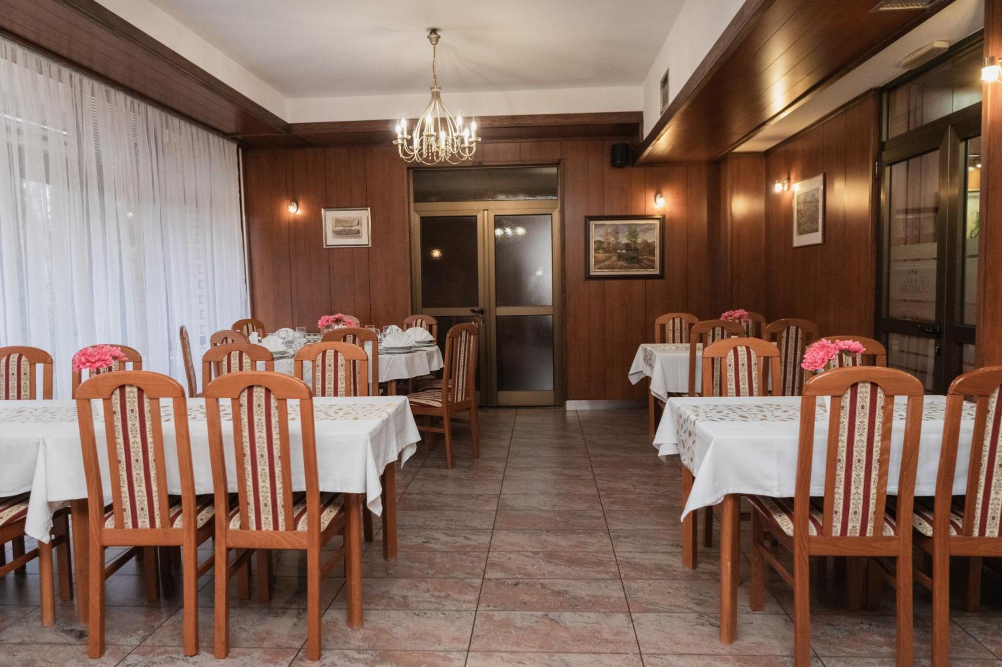 Hotel Damis Пале Екстериор снимка