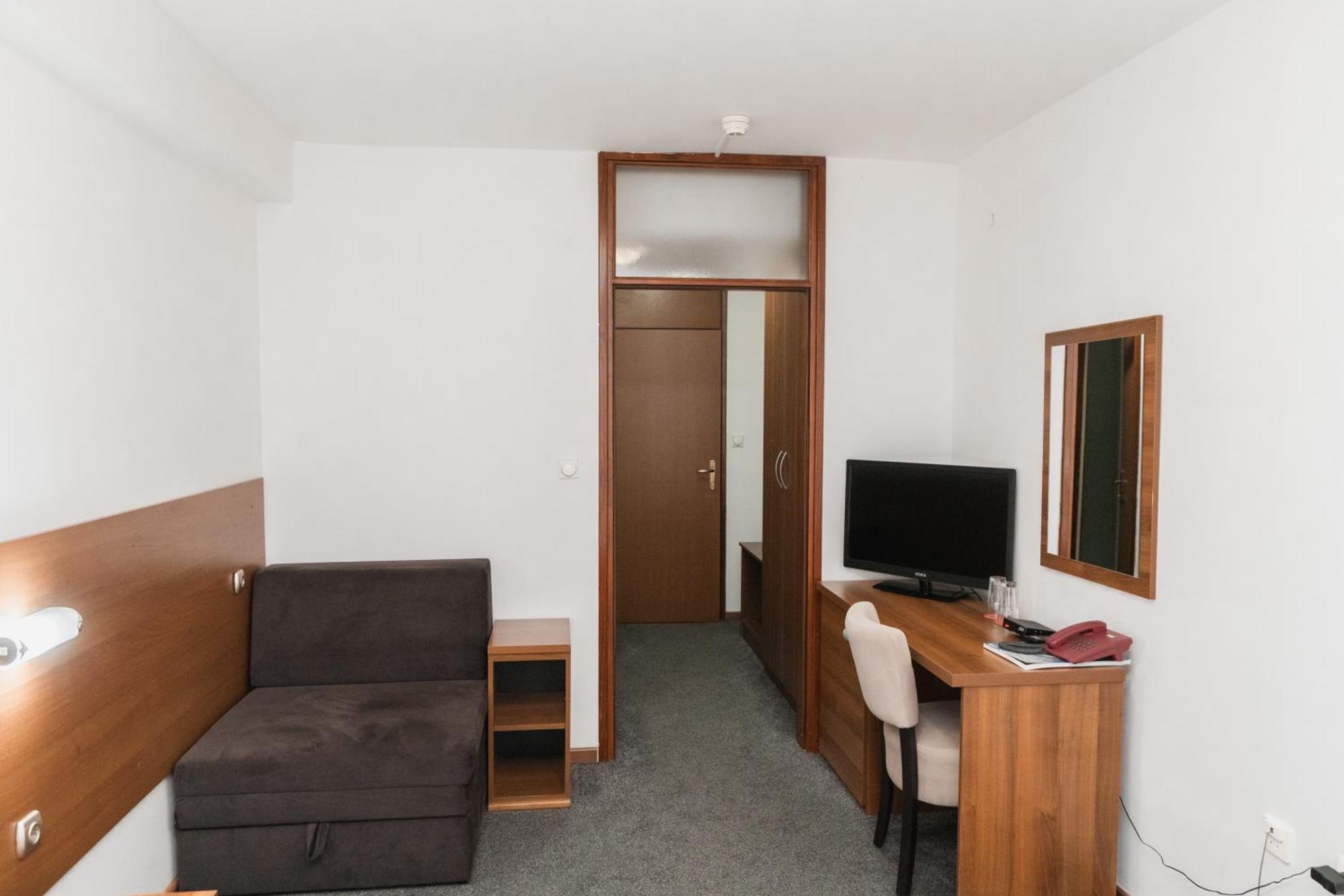 Hotel Damis Пале Екстериор снимка