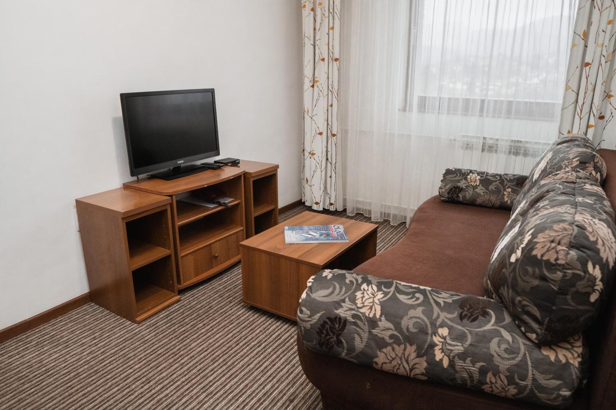 Hotel Damis Пале Екстериор снимка