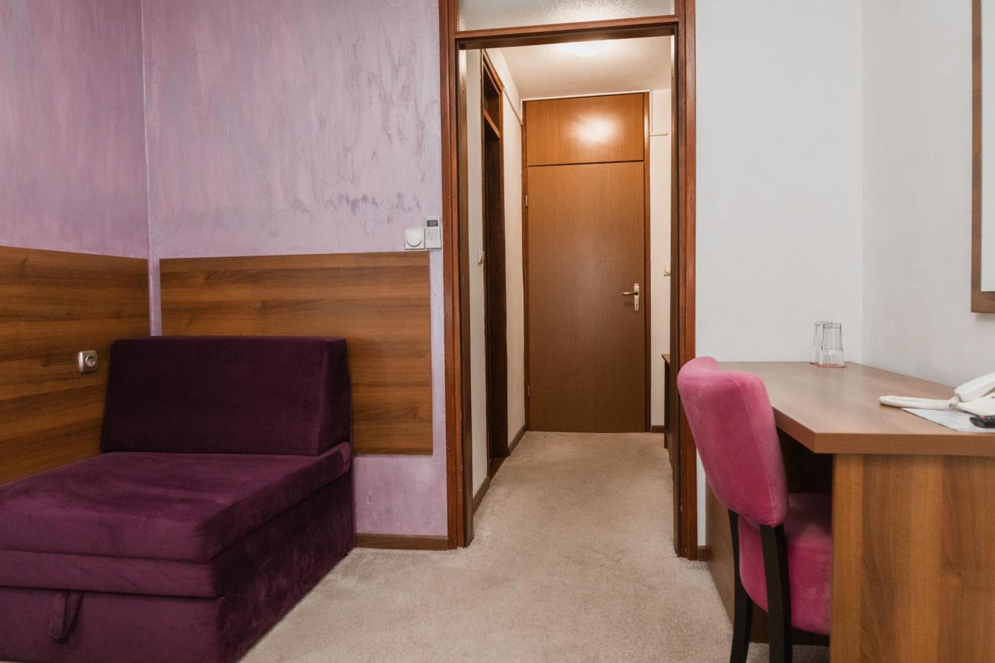 Hotel Damis Пале Екстериор снимка