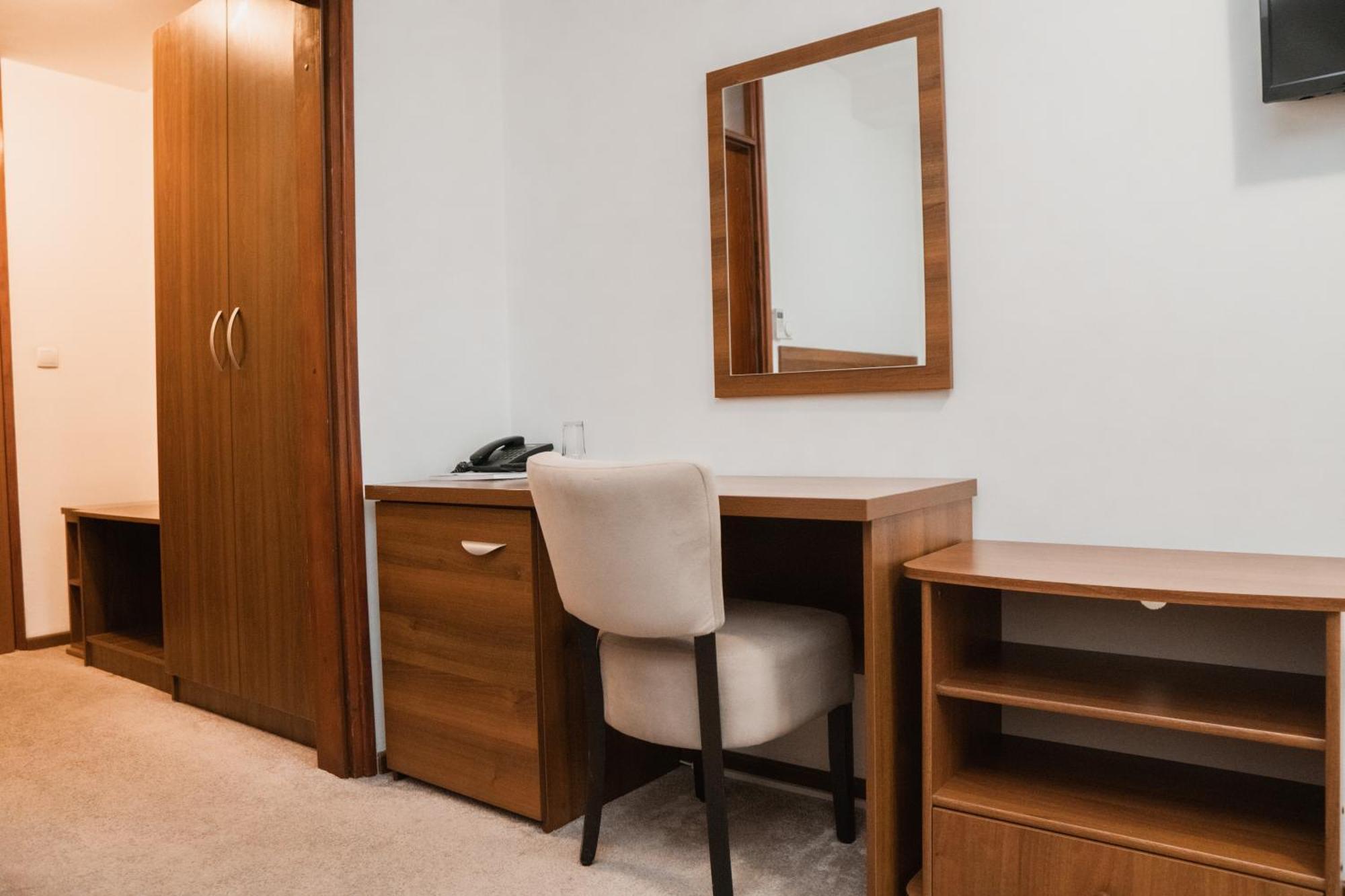 Hotel Damis Пале Екстериор снимка