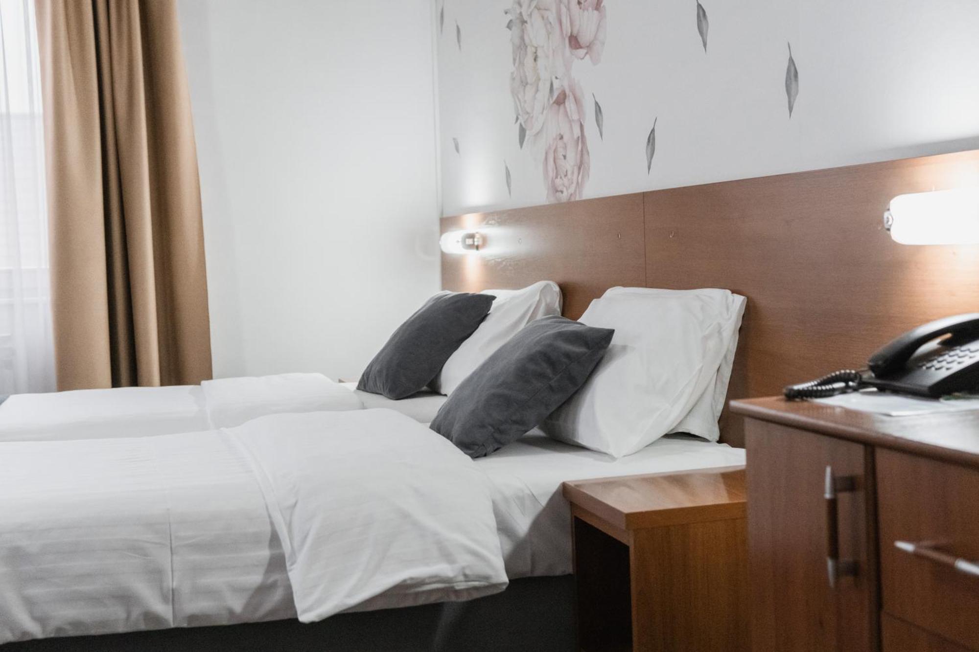 Hotel Damis Пале Екстериор снимка