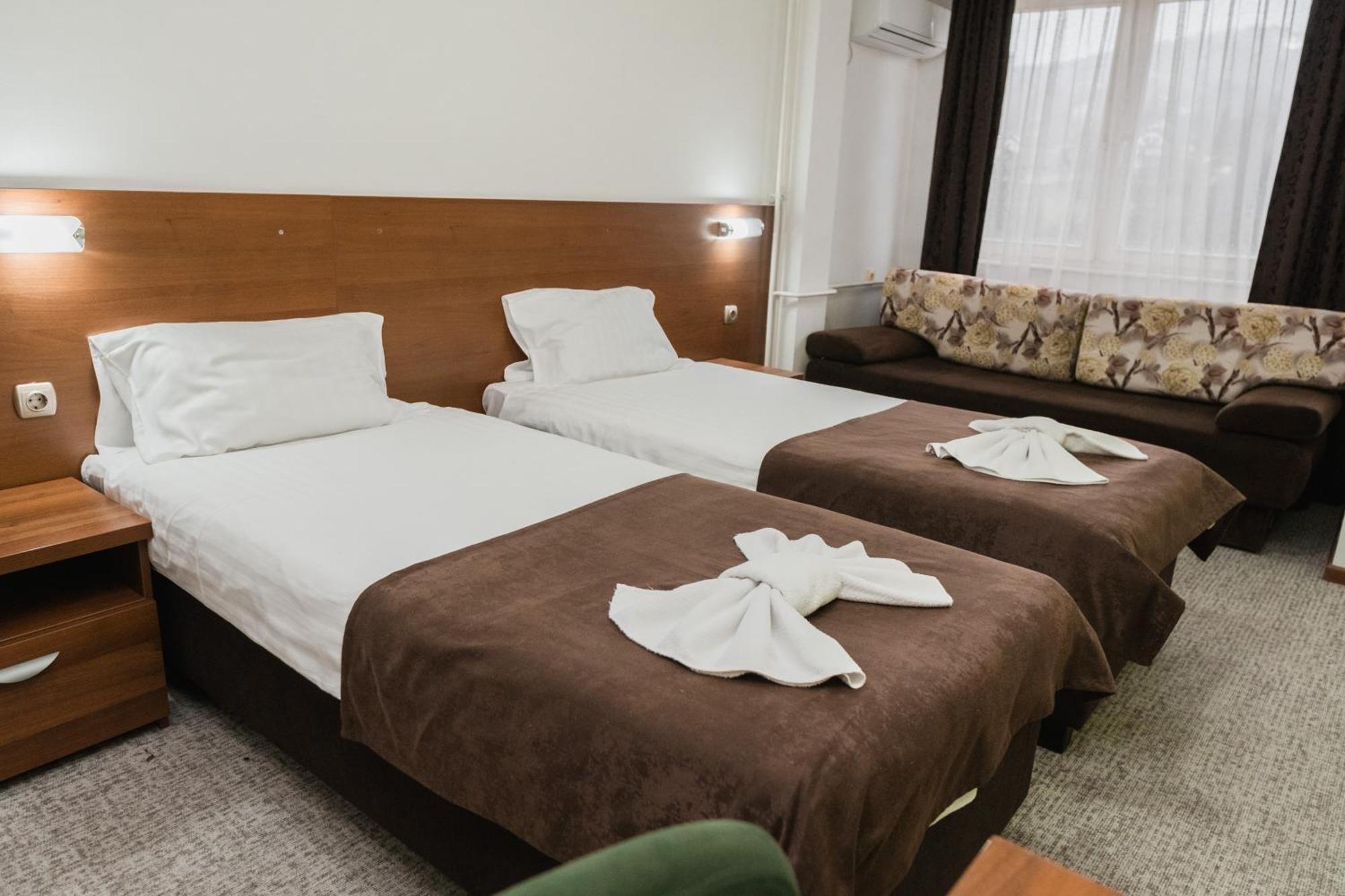 Hotel Damis Пале Екстериор снимка