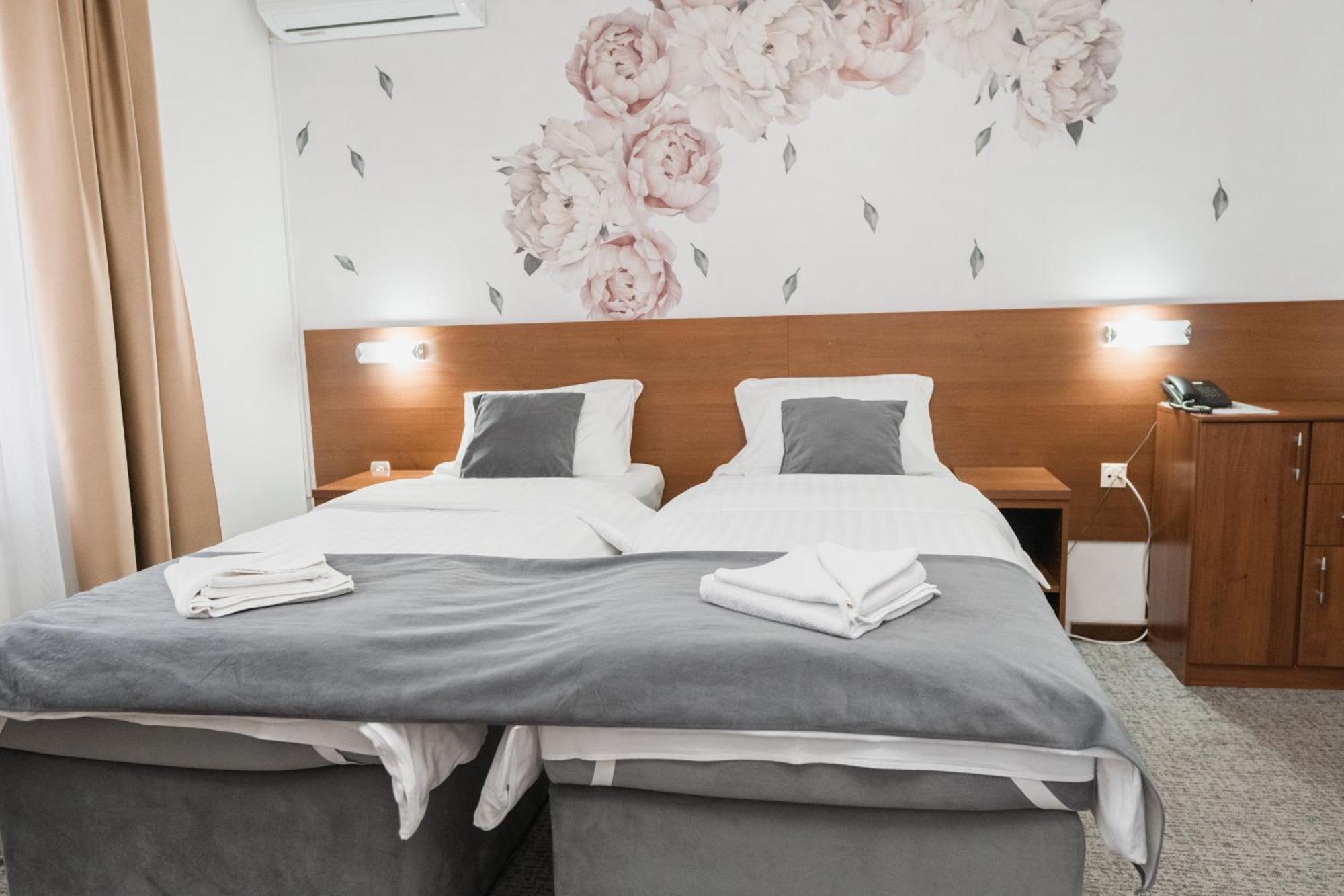 Hotel Damis Пале Екстериор снимка