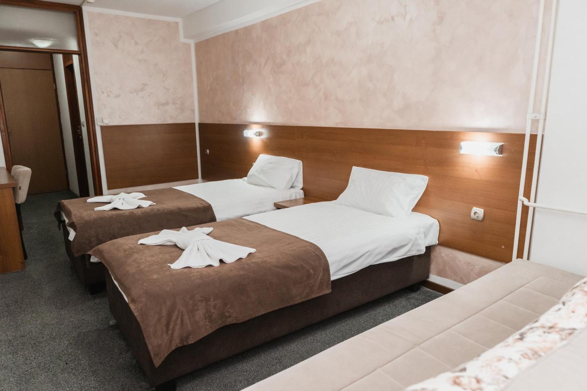 Hotel Damis Пале Екстериор снимка