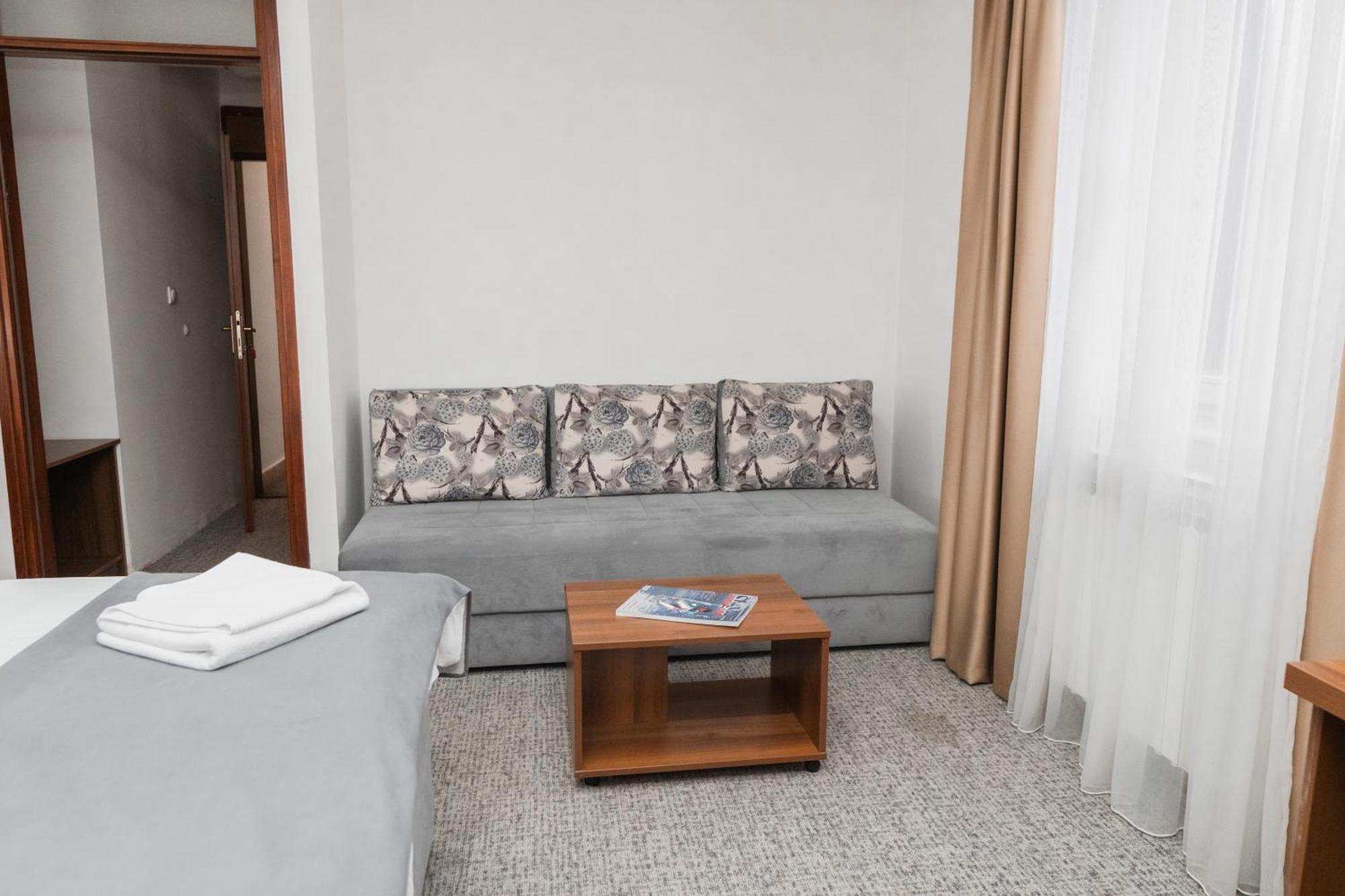 Hotel Damis Пале Екстериор снимка