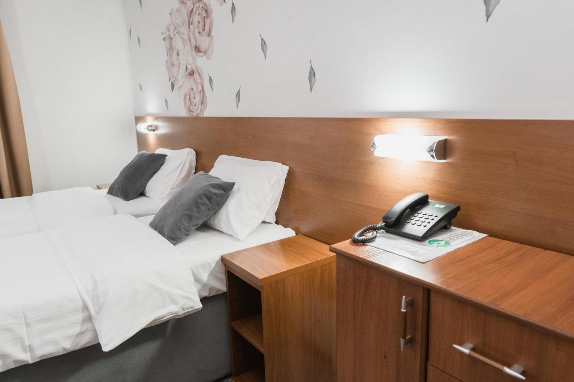 Hotel Damis Пале Екстериор снимка