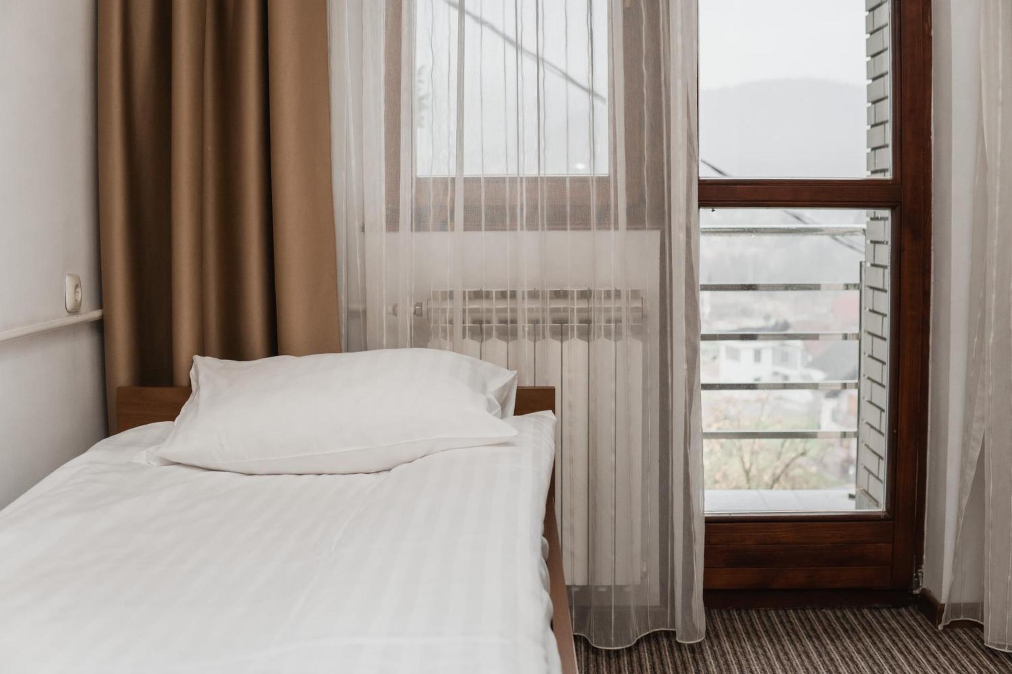 Hotel Damis Пале Екстериор снимка