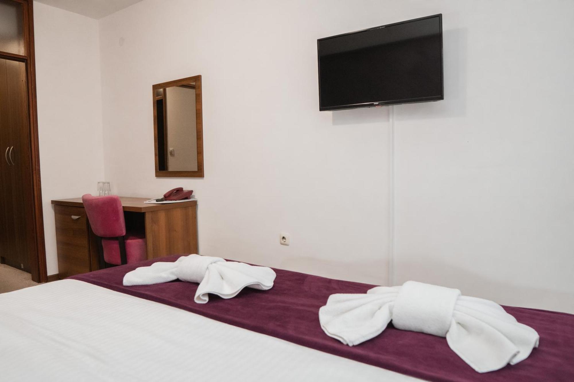 Hotel Damis Пале Екстериор снимка