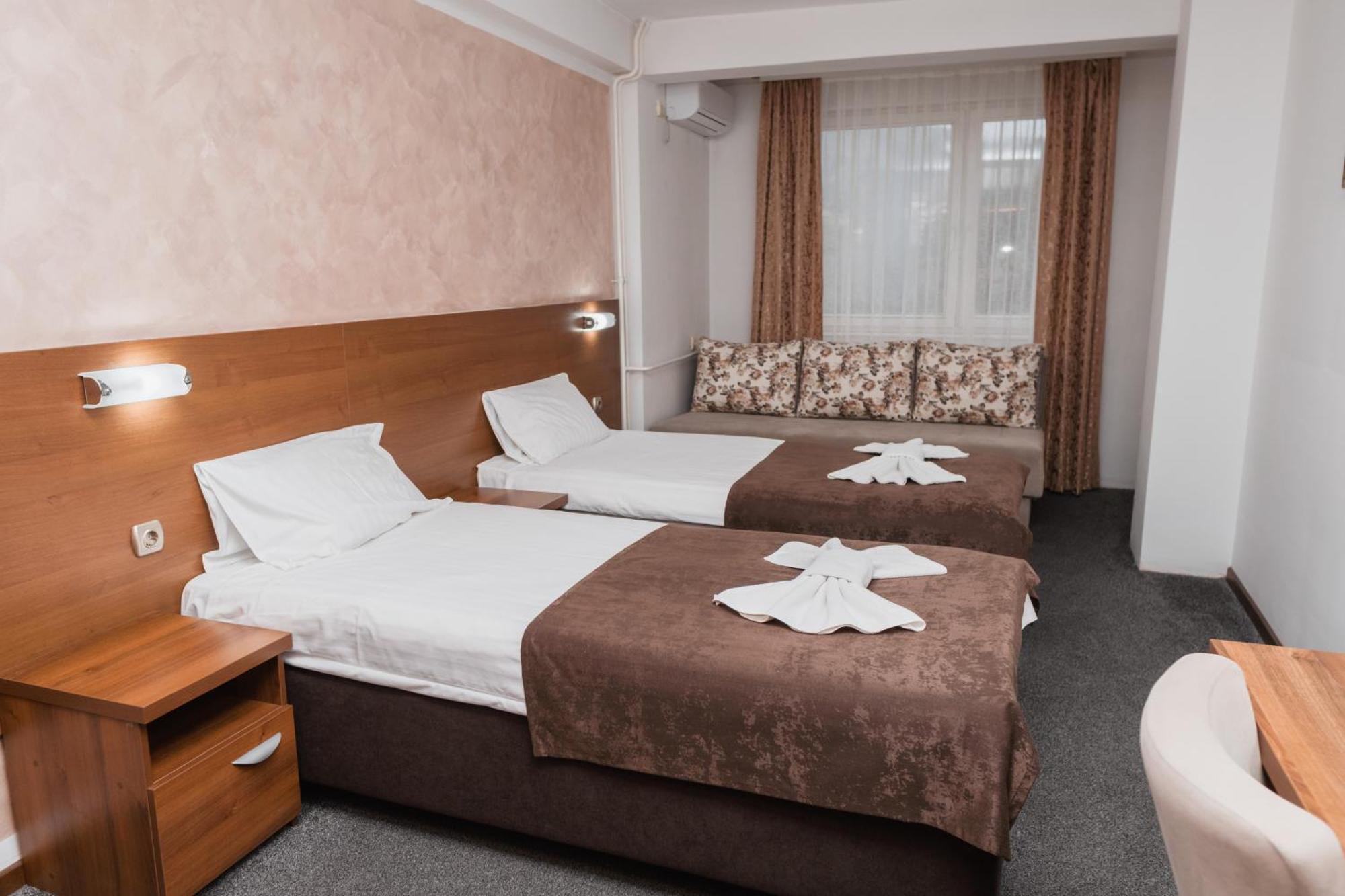 Hotel Damis Пале Екстериор снимка