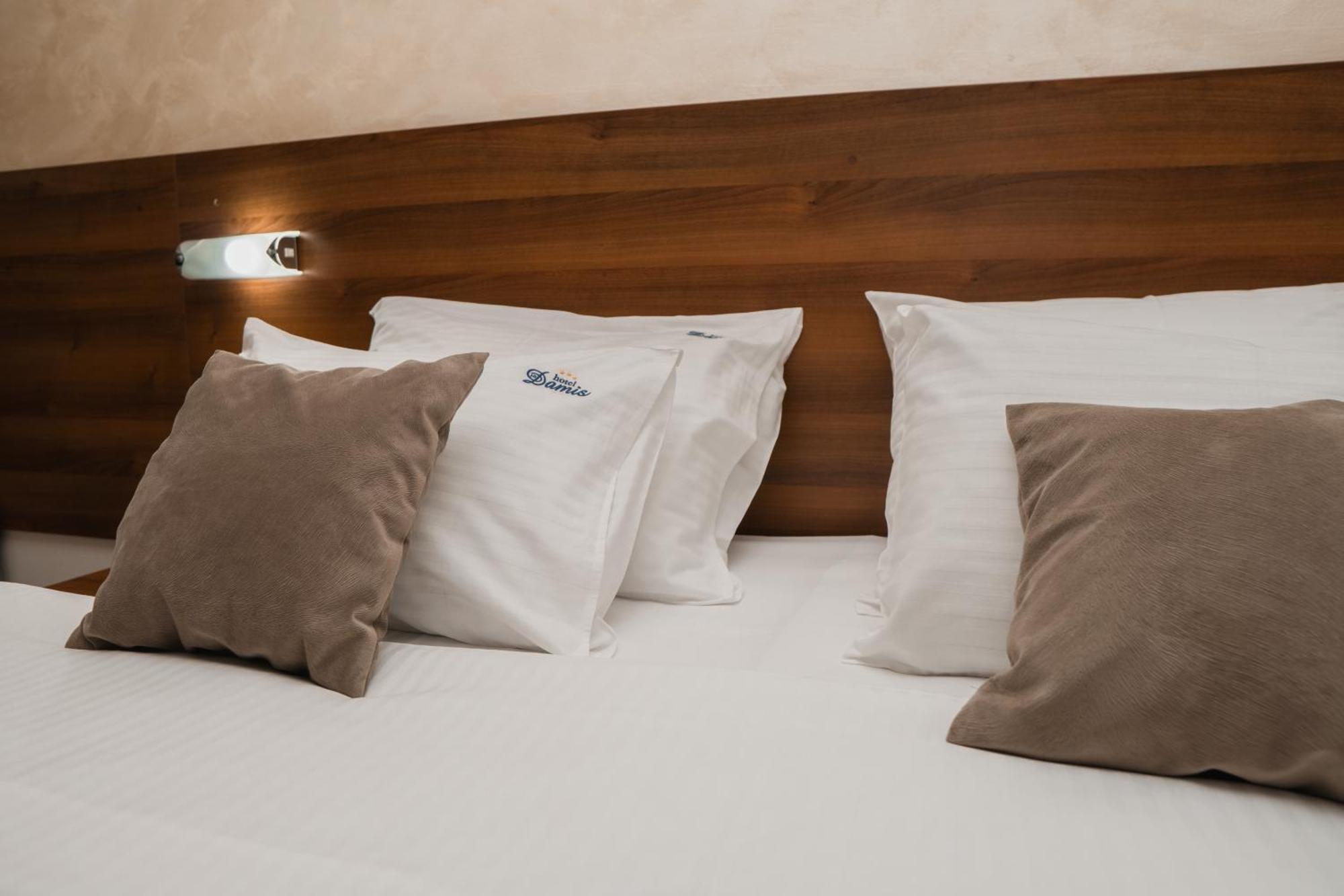 Hotel Damis Пале Екстериор снимка
